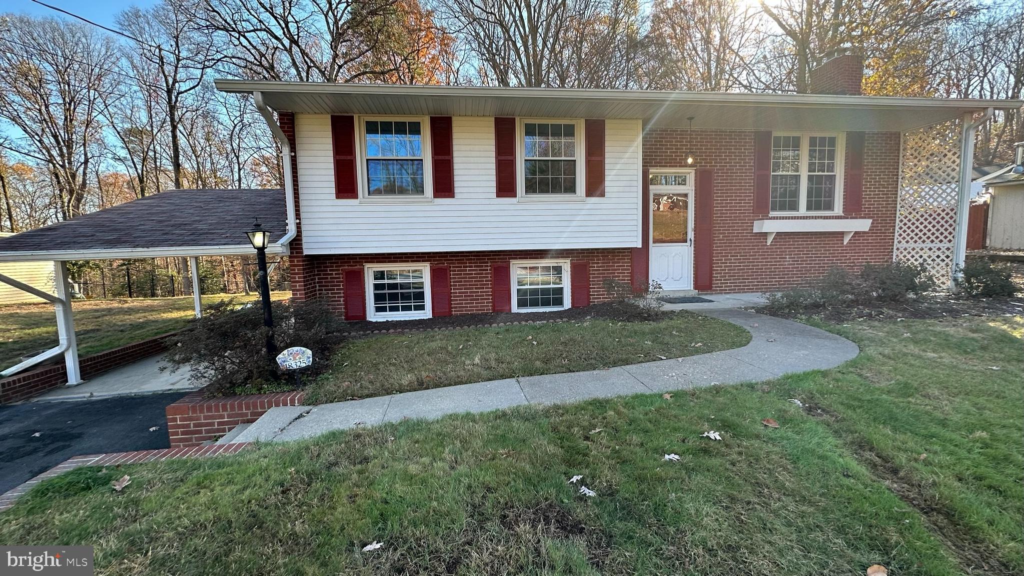 18325 Sharon Road Triangle, VA 22172 - Photo 2 of 67