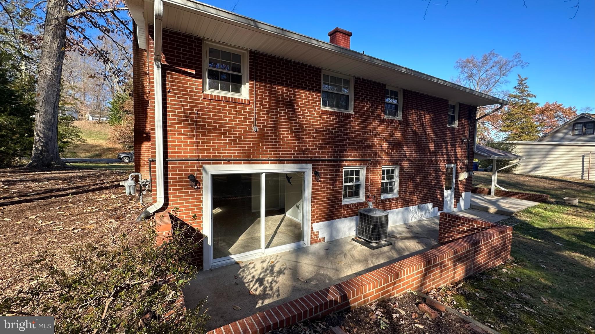 18325 Sharon Road Triangle, VA 22172 - Photo 8 of 67