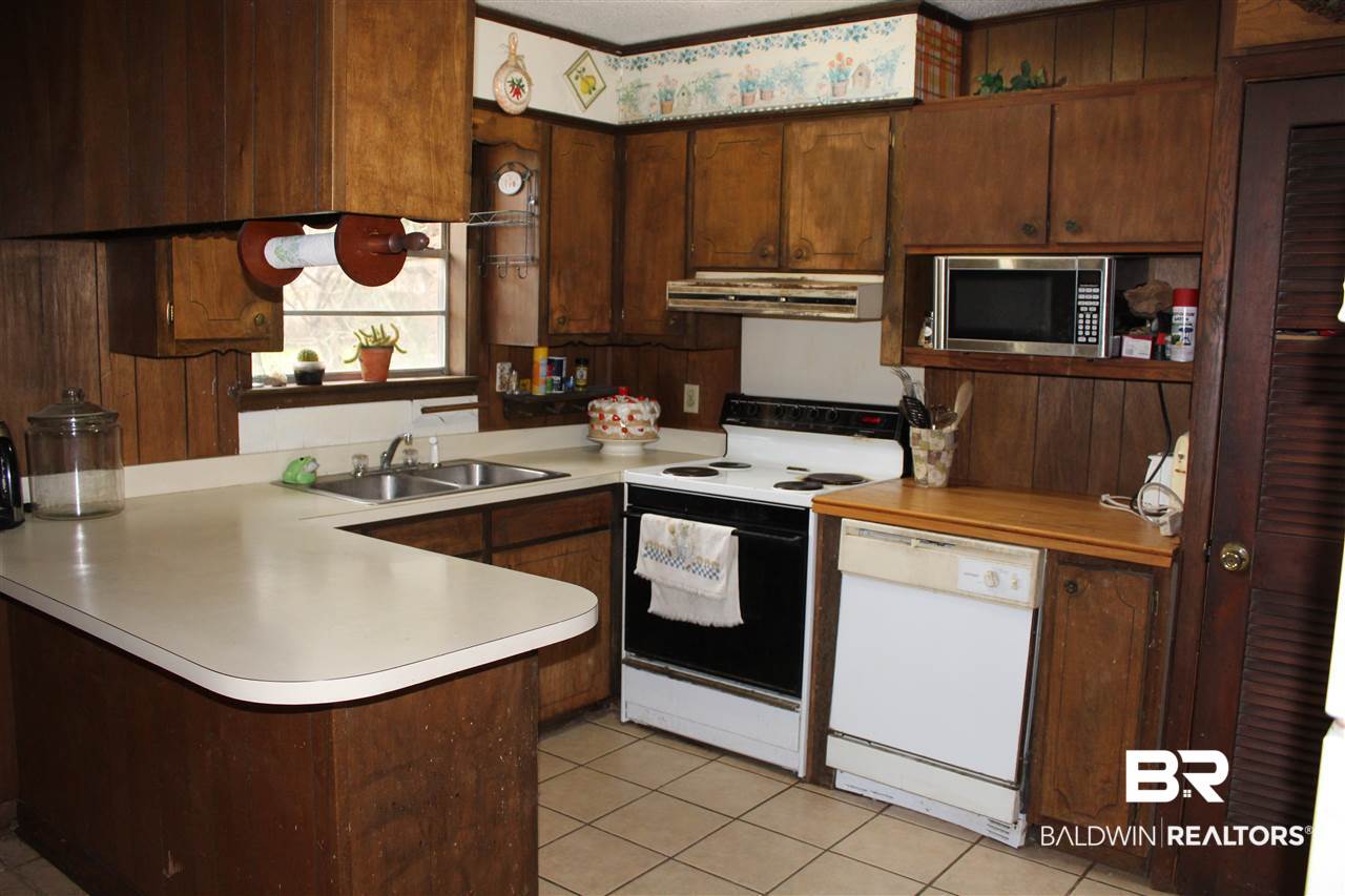 548 Cortez Street Creola, AL 36525 - Photo 2 of 16 Kitchen