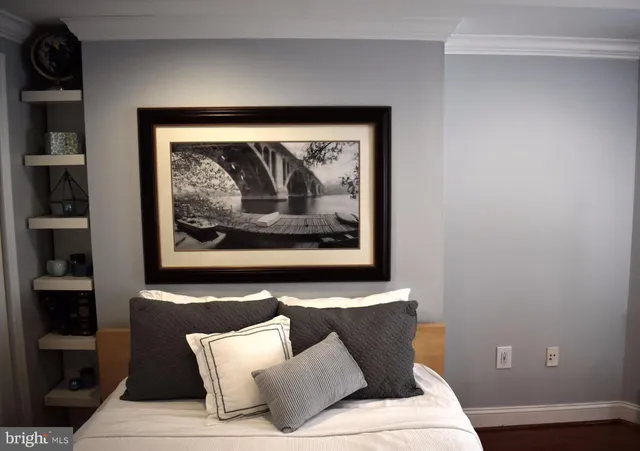 a picture of a couch in a room