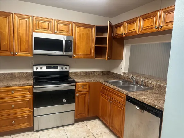 $2,400 | 11150 West Sample Road, Unit 50, Coral Springs, FL 33065