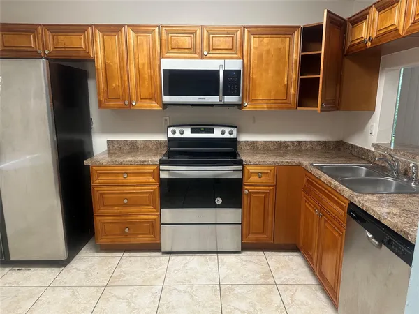 $2,400 | 11150 West Sample Road, Unit 50, Coral Springs, FL 33065