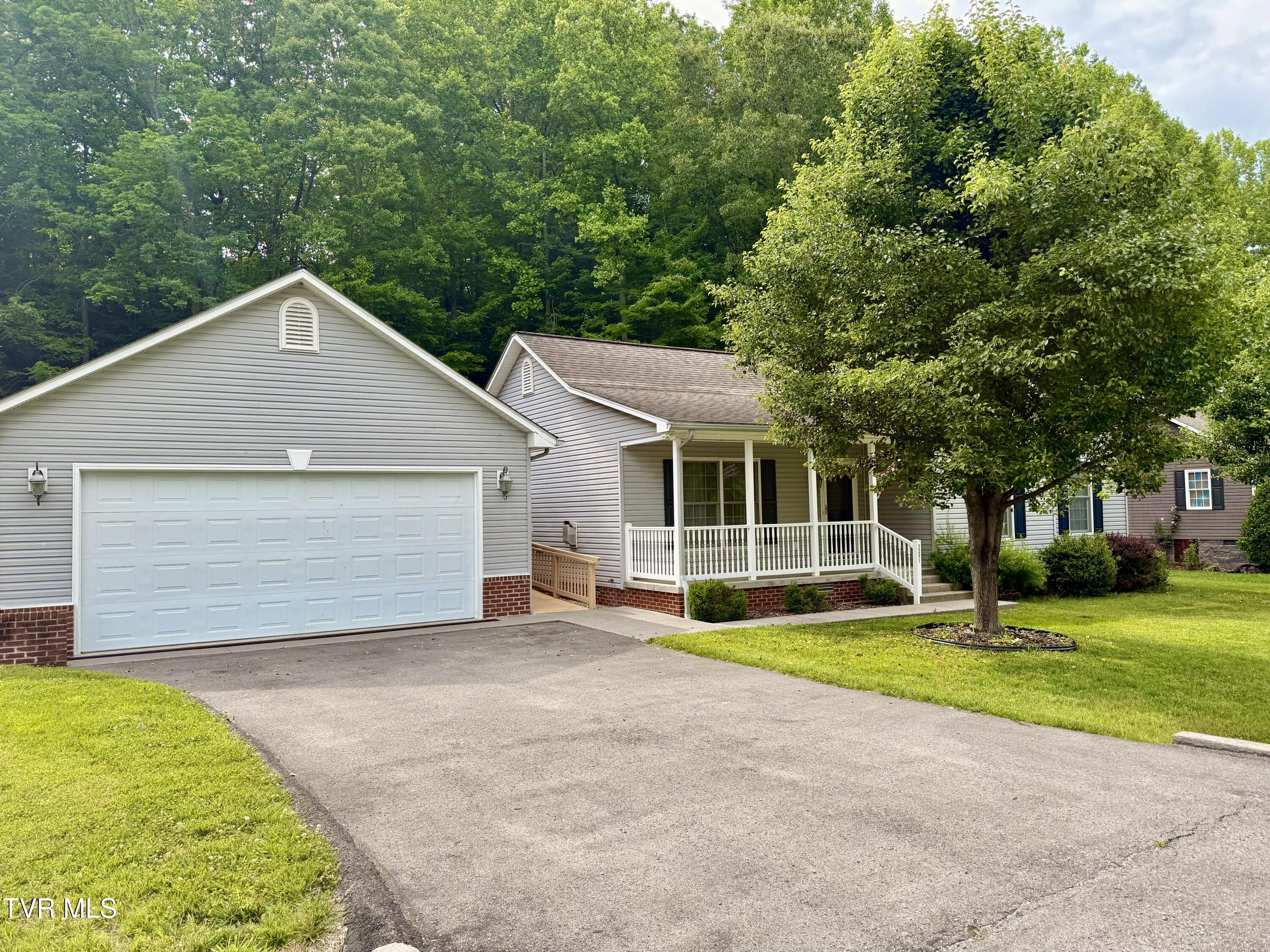 2251 Mountain Laurel Road Northeast Norton, VA 24273 - Photo 2 of 97 IMG_0603