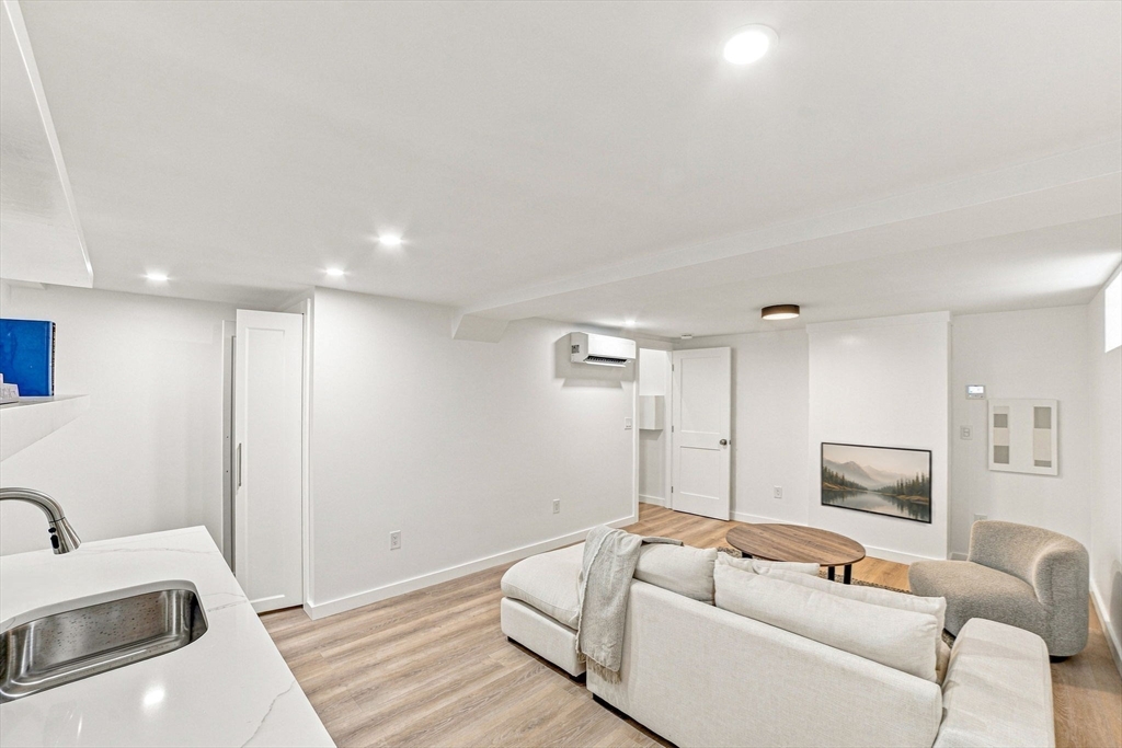 18 Jefferson Road, Unit A Wakefield, MA 01880 - Photo 13 of 40