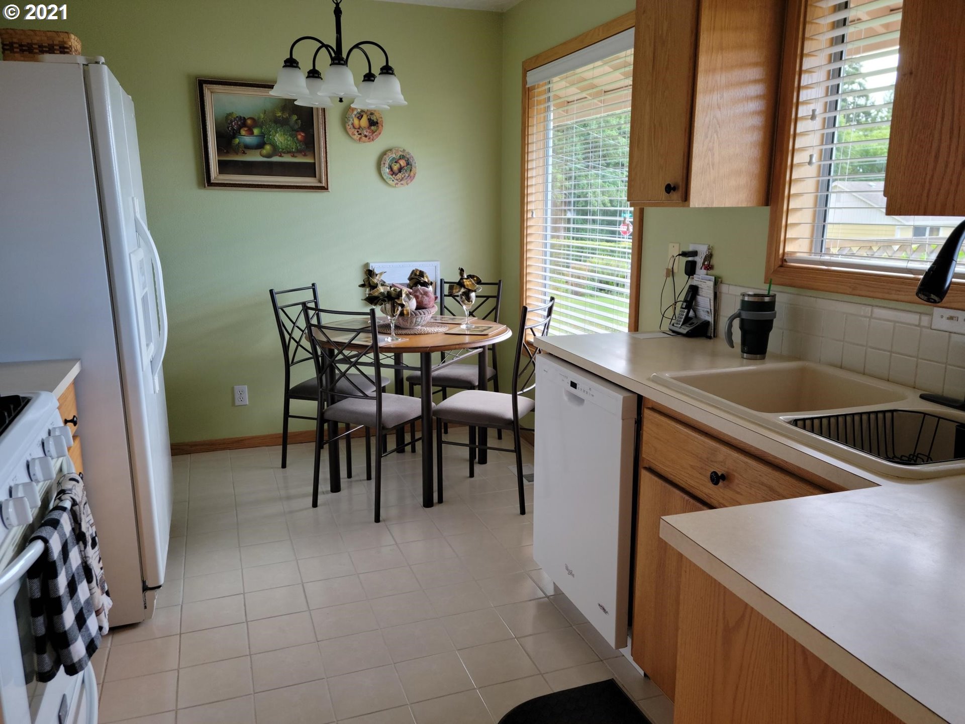 32838 Southwest JP W Road Scappoose, OR 97056 - Photo 7 of 19 Kitchen