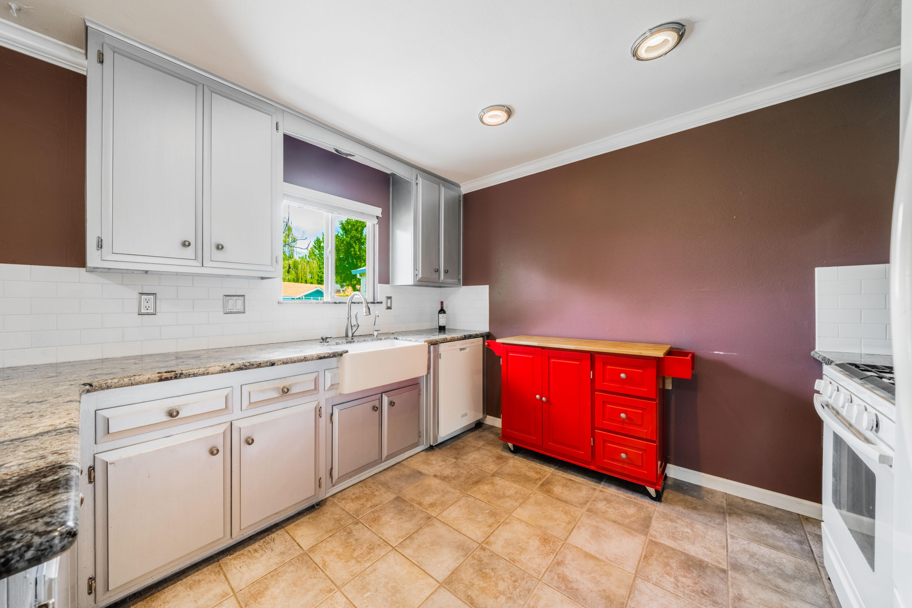 6947 Irving Road Redding, CA 96001 - Photo 9 of 24 IMG-10