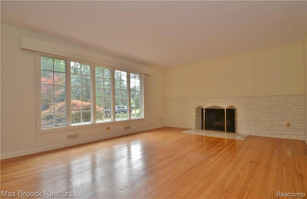 18900 Riverside Drive Beverly Hills, MI 48025 - Photo 5 of 19