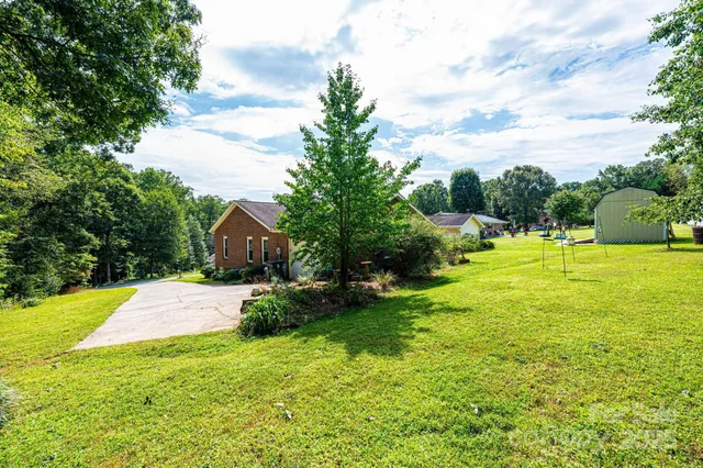$324,500 | 575 Boxwood Street, Hudson, NC 28638