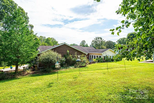 $324,500 | 575 Boxwood Street, Hudson, NC 28638