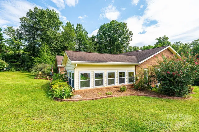 $324,500 | 575 Boxwood Street, Hudson, NC 28638