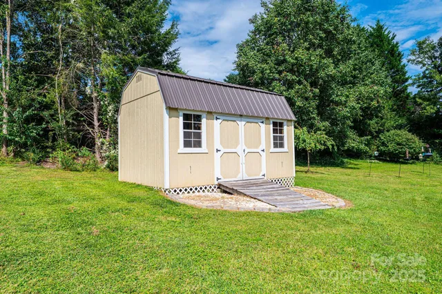 $324,500 | 575 Boxwood Street, Hudson, NC 28638