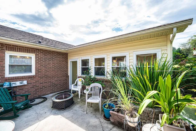 $324,500 | 575 Boxwood Street, Hudson, NC 28638