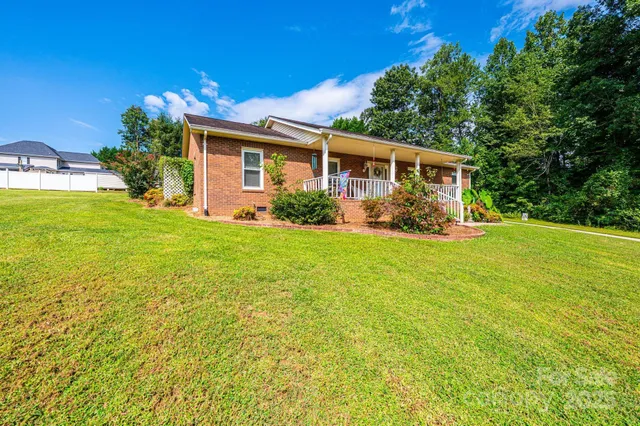 $324,500 | 575 Boxwood Street, Hudson, NC 28638