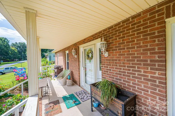 $324,500 | 575 Boxwood Street, Hudson, NC 28638