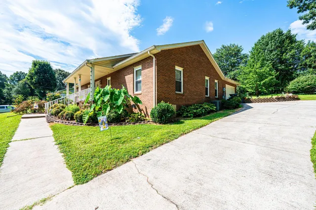 $324,500 | 575 Boxwood Street, Hudson, NC 28638