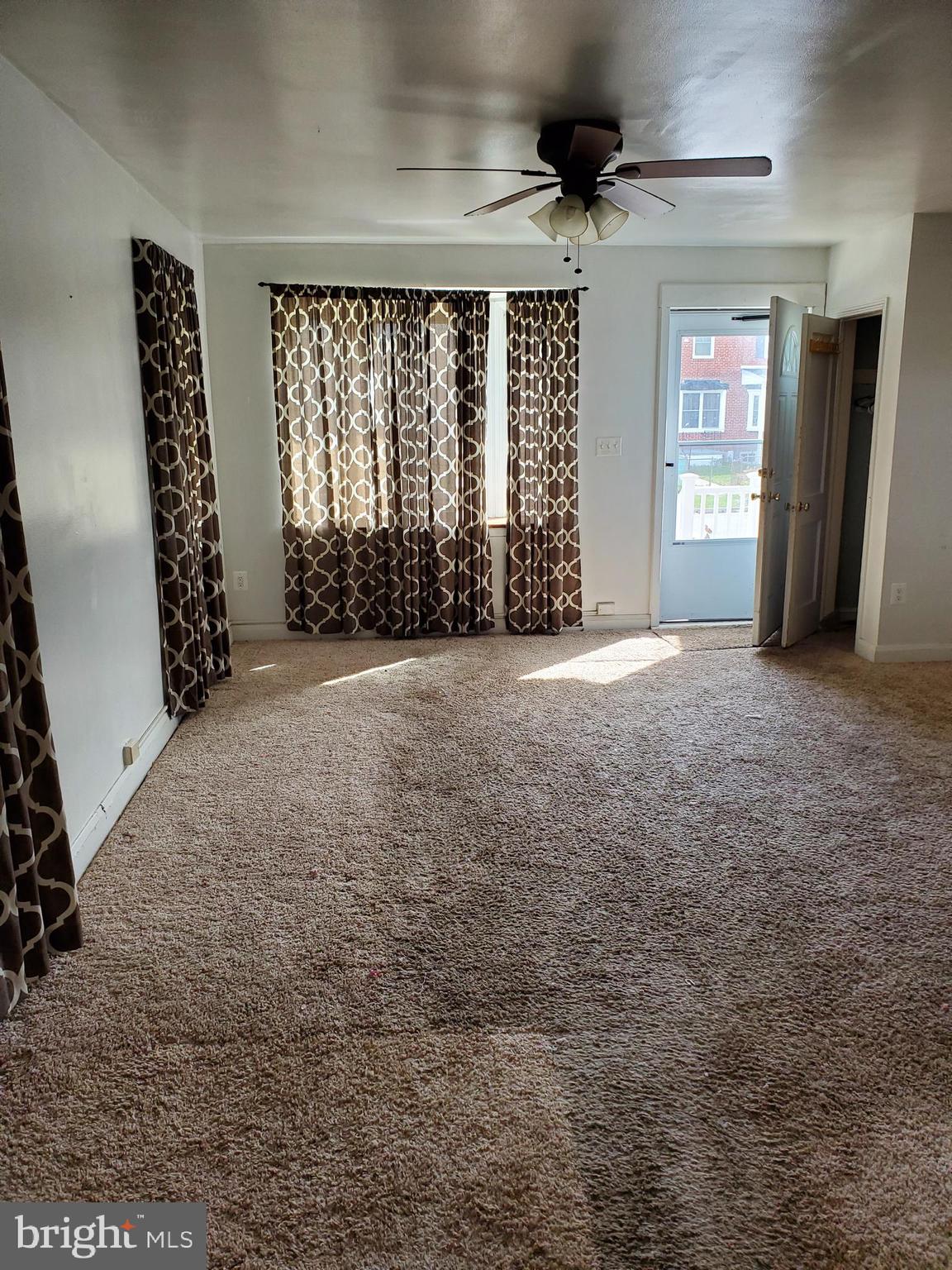 170 Bennett Road Baltimore, MD 21221 - Photo 2 of 16 Living Room