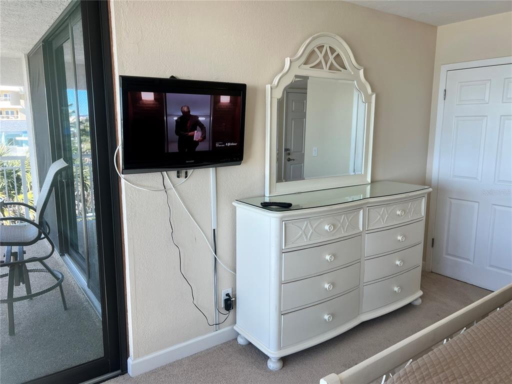 1001 Point Of Rocks Road, Unit 412 Sarasota, FL 34242 - Photo 18 of 43 a view of a living room