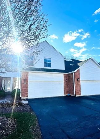 $412,000 | 106 Pembroke Circle, Unit 106, Lake Bluff, IL 60044