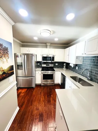 $405,000 | 106 Pembroke Circle, Unit 106, Lake Bluff, IL 60044