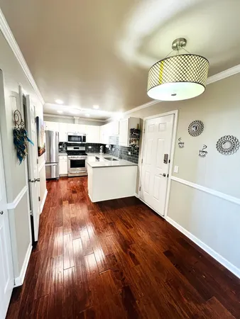 $405,000 | 106 Pembroke Circle, Unit 106, Lake Bluff, IL 60044