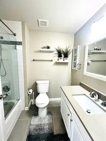$405,000 | 106 Pembroke Circle, Unit 106, Lake Bluff, IL 60044