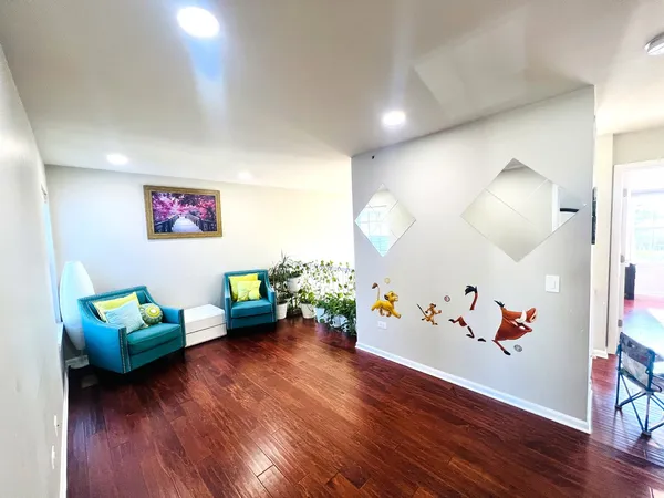 $405,000 | 106 Pembroke Circle, Unit 106, Lake Bluff, IL 60044