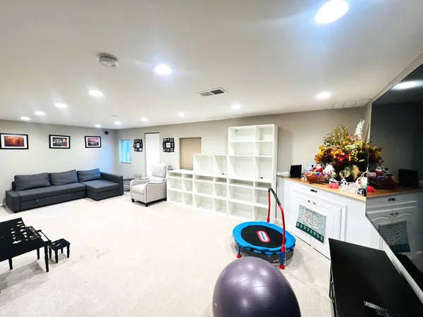 $405,000 | 106 Pembroke Circle, Unit 106, Lake Bluff, IL 60044
