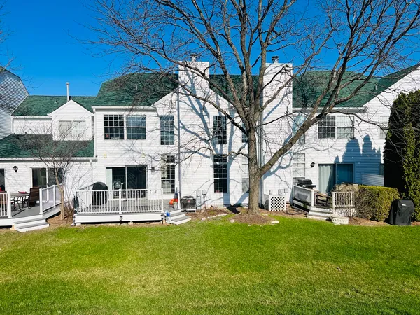$405,000 | 106 Pembroke Circle, Unit 106, Lake Bluff, IL 60044