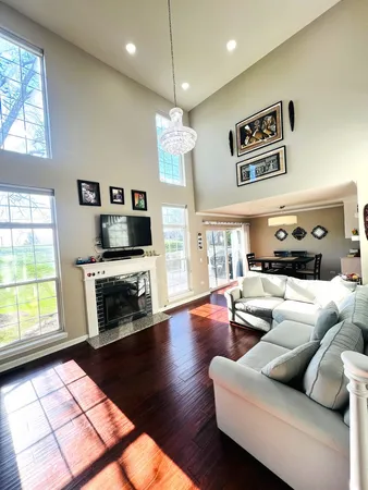$405,000 | 106 Pembroke Circle, Unit 106, Lake Bluff, IL 60044
