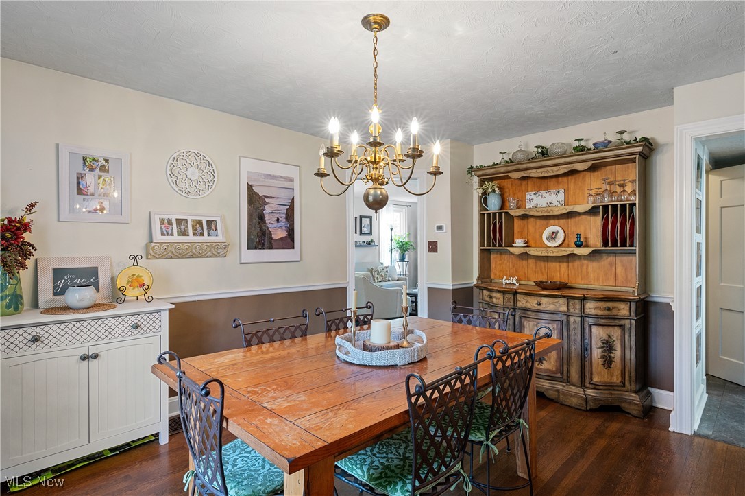 4141 Windsor Road Youngstown, OH 44512 - Photo 9 of 41 Dining room toward living room.