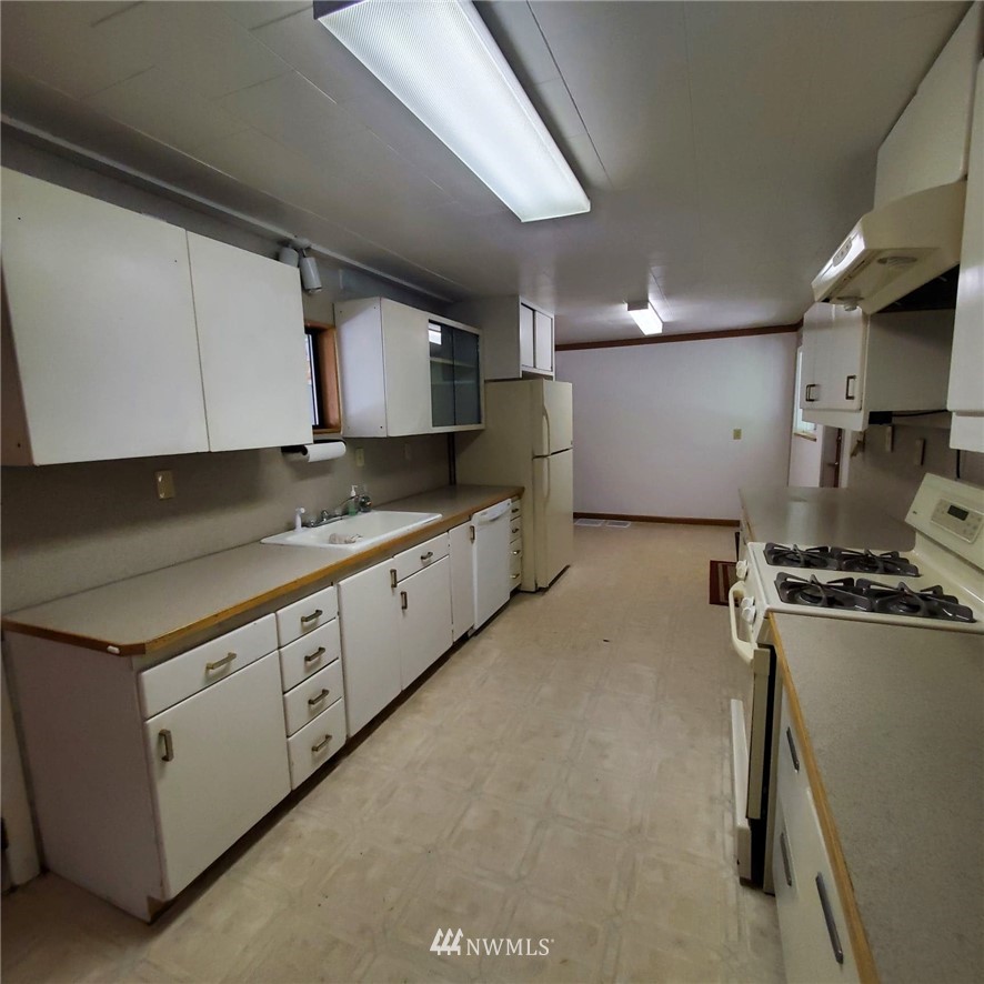 12617 Southeast 96th Place Renton, WA 98056 - Photo 11 of 34