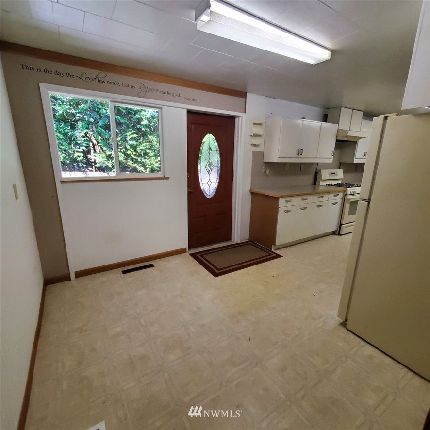 12617 Southeast 96th Place Renton, WA 98056 - Photo 12 of 34