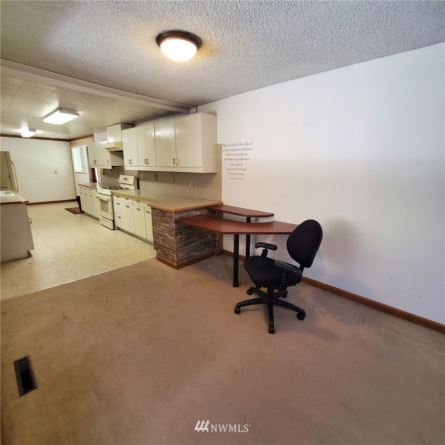 12617 Southeast 96th Place Renton, WA 98056 - Photo 8 of 34