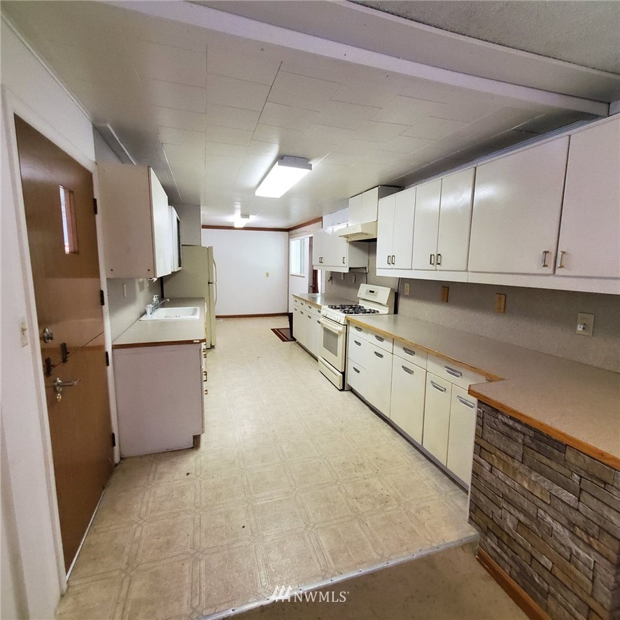 12617 Southeast 96th Place Renton, WA 98056 - Photo 10 of 34
