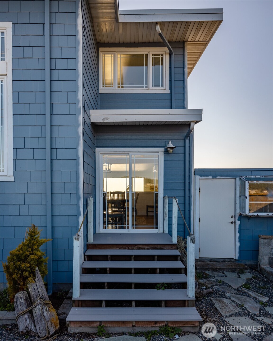 2575 West Beach Road Oak Harbor, WA 98277 - Photo 6 of 40 a view of a entryway of the house