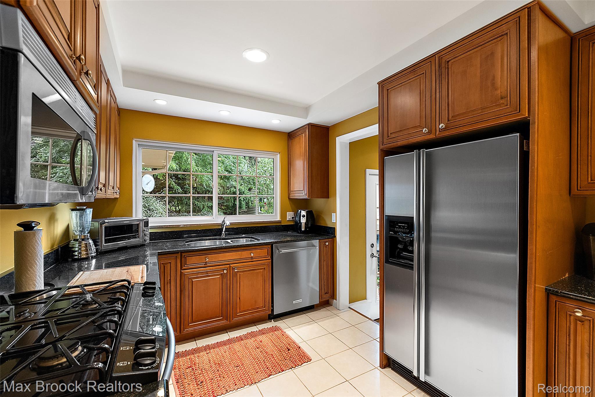 18408 Beverly Road Franklin, MI 48025 - Photo 10 of 34 18408 Beverly -50.jpg