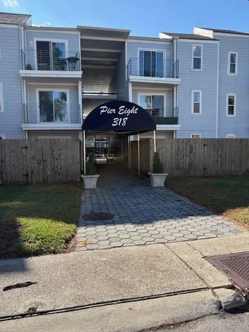 $1,400 | 318 Lake Marina Avenue, Unit 209, New Orleans, LA 70124