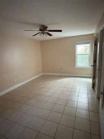 $1,400 | 318 Lake Marina Avenue, Unit 209, New Orleans, LA 70124