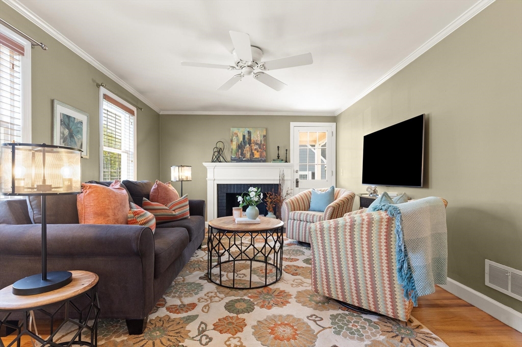 82 Orange Street Reading, MA 01867 - Photo 8 of 32