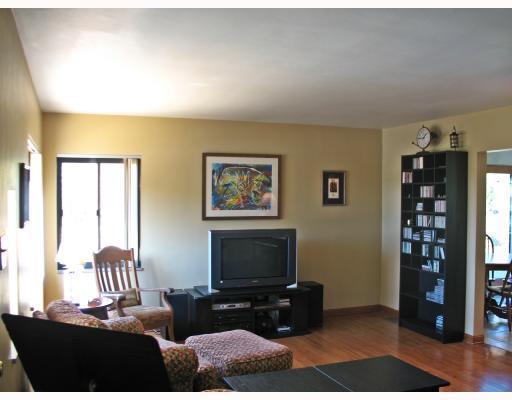 204 Seavey Road Pittsburgh, PA 15209 - Photo 4 of 14 Living Room.