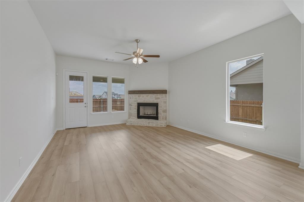 1217 Colca Drive Springtown, TX 76082 - Photo 6 of 25 Living room