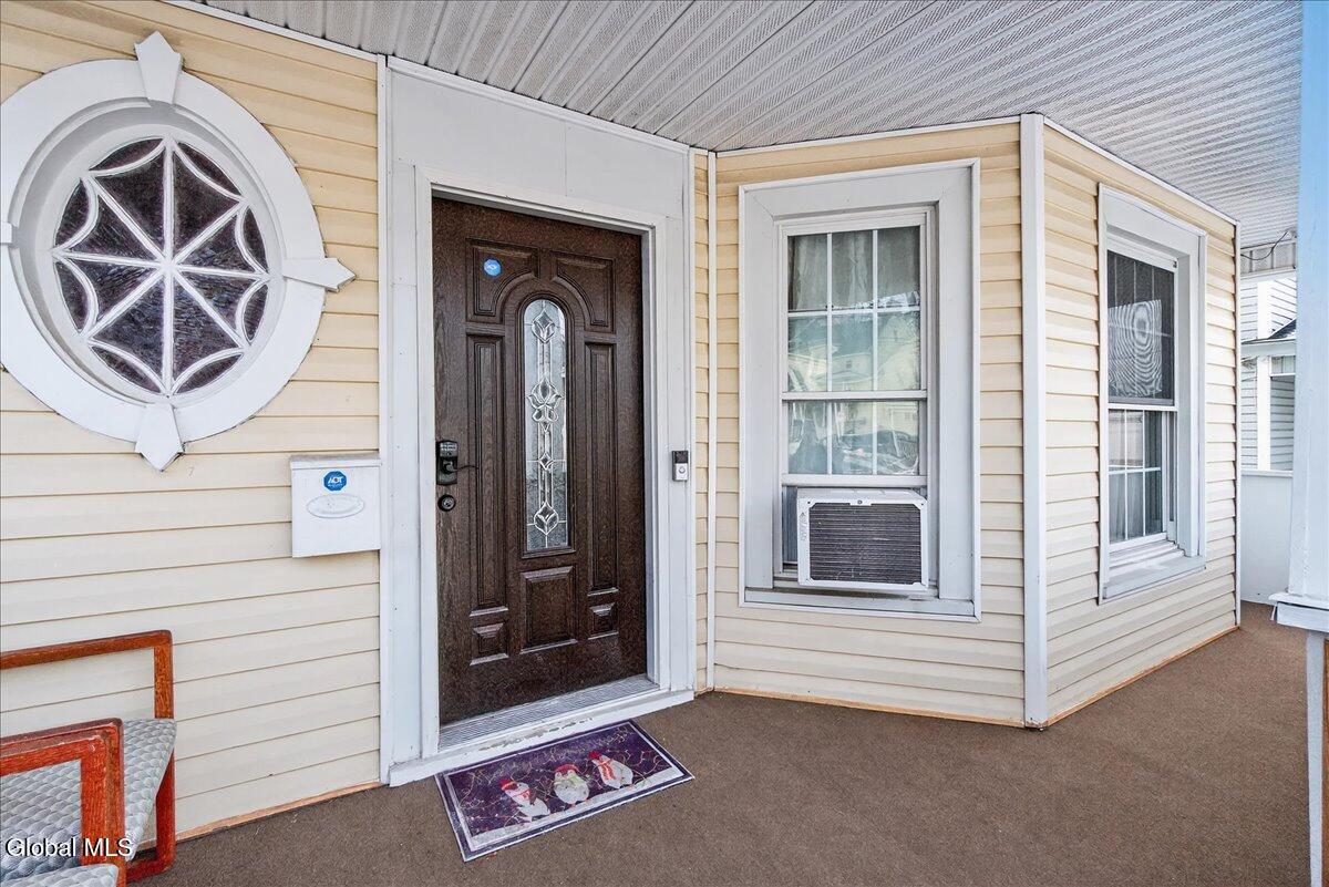 118 Linden Street Schenectady, NY 12304 - Photo 2 of 31 42-118 Linden St-42