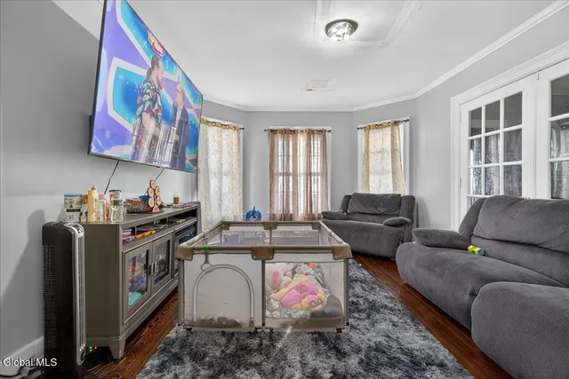 $325,000 | 118 Linden Street, Schenectady, NY 12304