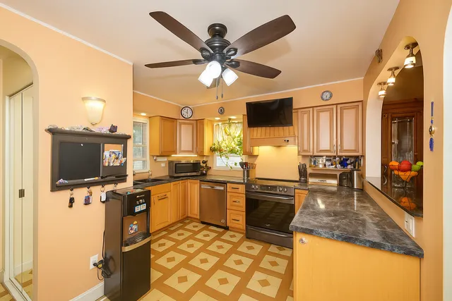 $524,900 | 703 North Arlington Heights Road, Arlington Heights, IL 60004