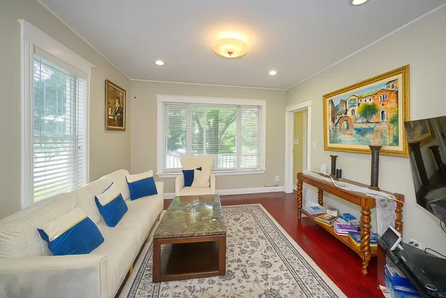 $524,900 | 703 North Arlington Heights Road, Arlington Heights, IL 60004