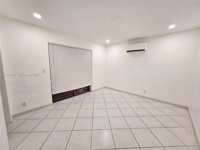 $1,900 | 5401 Hollywood Boulevard, Unit 6, Hollywood, FL 33021