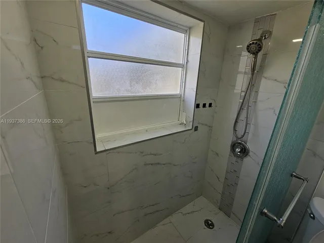 $1,900 | 5401 Hollywood Boulevard, Unit 6, Hollywood, FL 33021