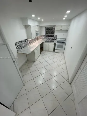 $2,200 | 5401 Hollywood Boulevard, Unit 6, Hollywood, FL 33021