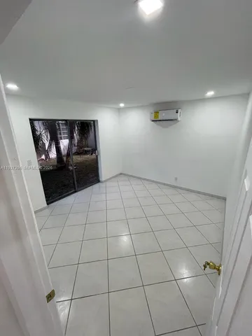 $2,200 | 5401 Hollywood Boulevard, Unit 6, Hollywood, FL 33021