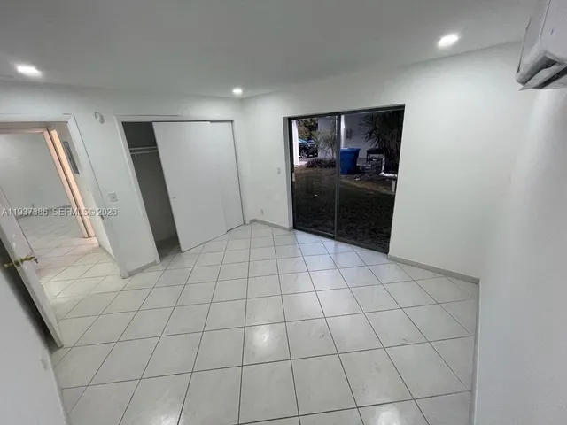 $2,200 | 5401 Hollywood Boulevard, Unit 6, Hollywood, FL 33021